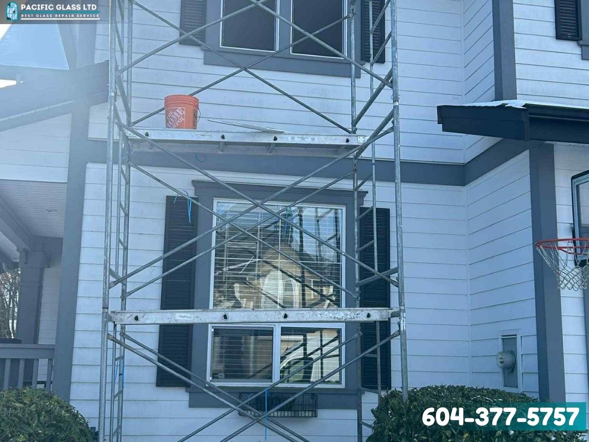 Emergency window repair near Burnaby, BC for cracked or broken glass